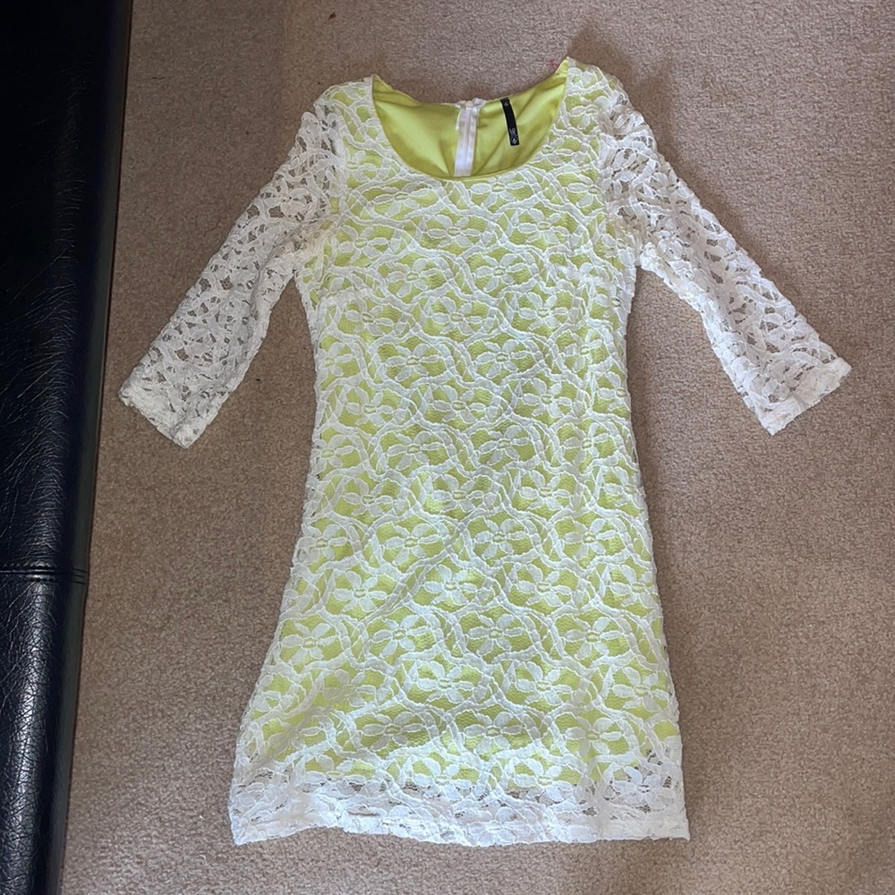 NWOT Bodycon lace mini dress